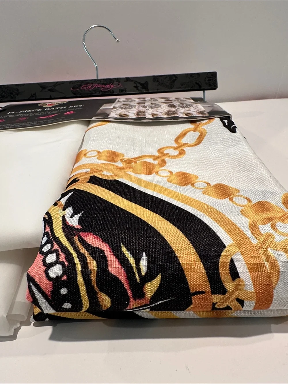 NWT Ed Hardy Tiger (14) Piece Shower Curtain Set with Fabric/Plastic.